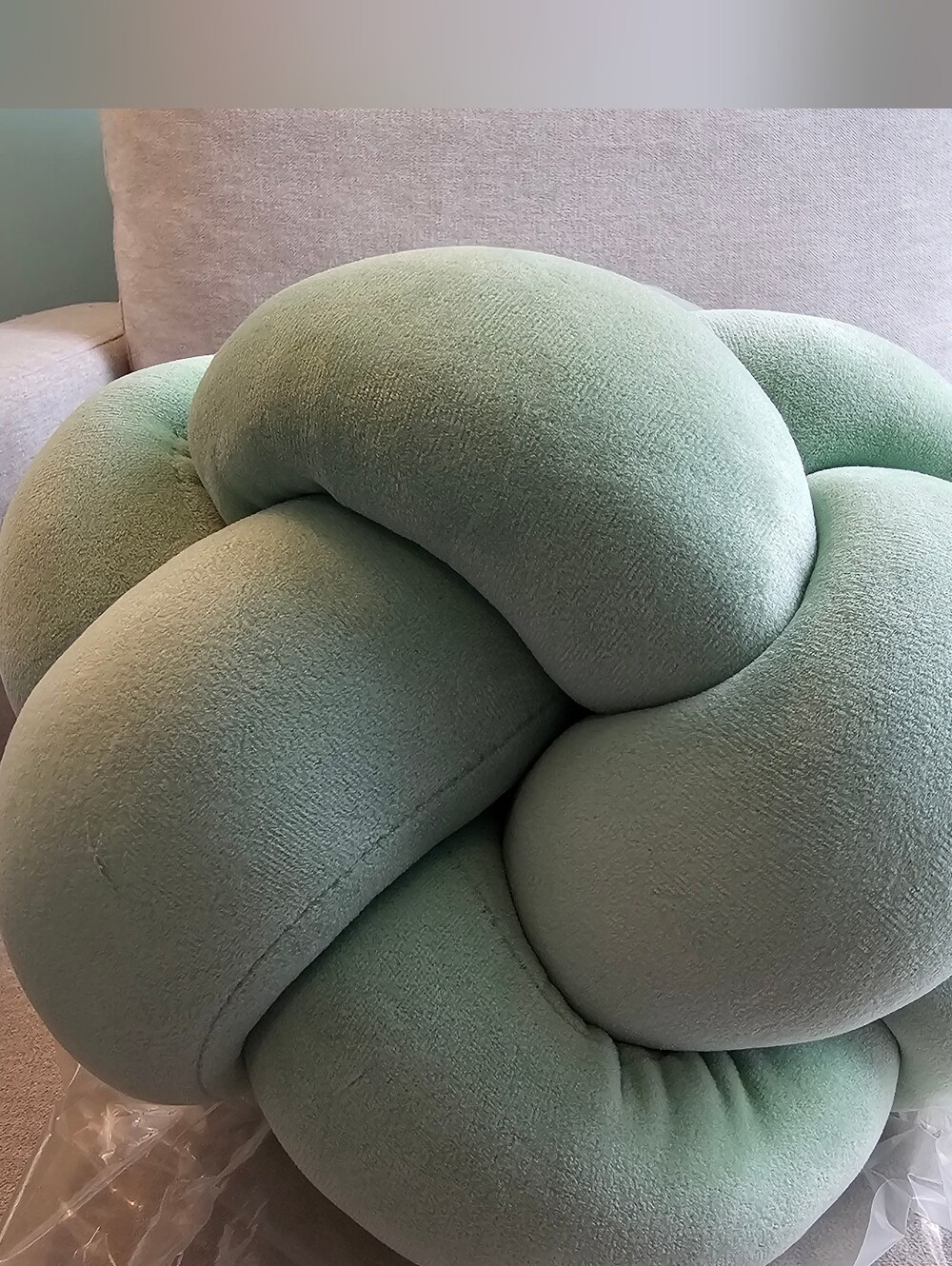 NWT Set Of 2 Green Knot Pillows- Room Essentials- 10"